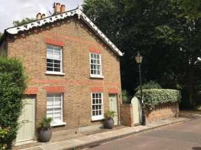 Charming Cottage with Roof Terrace